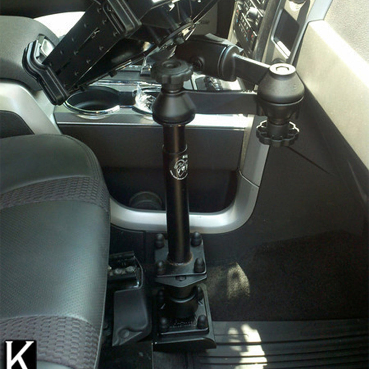 RAM No-Drill Laptop Mount for '04-14 Ford F-150 + More - C-Size