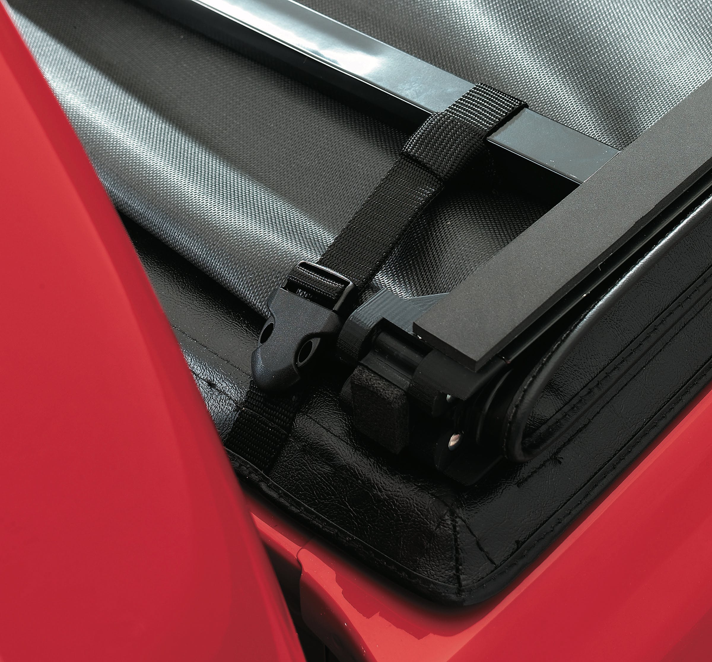 LUND 95000 Genesis Tri-Fold Tonneau Cover, Black Leather Look GENESIS TRI-FOLD TONNEAU