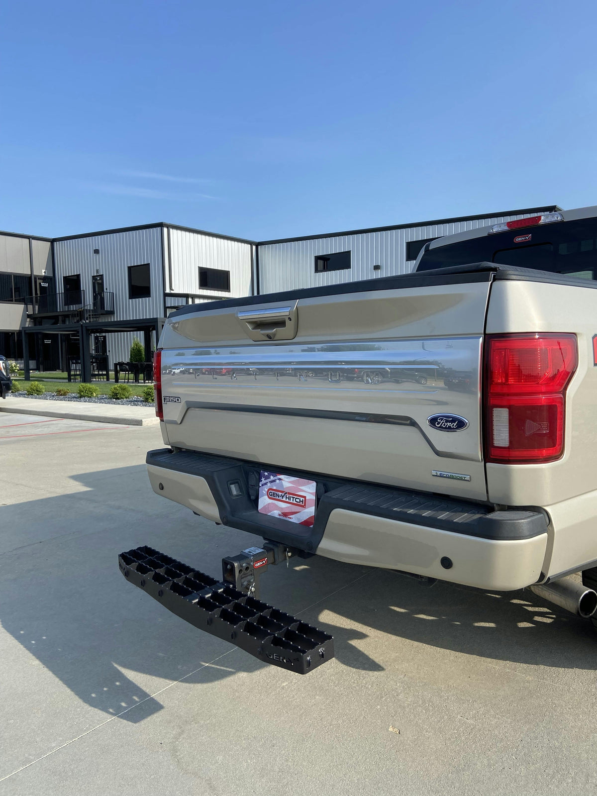 GEN-Y Hitch GH-102622 Phantom 2in Shank Heavy-Duty 600lb Serrated Hitch Step (42in Wide Van Step)