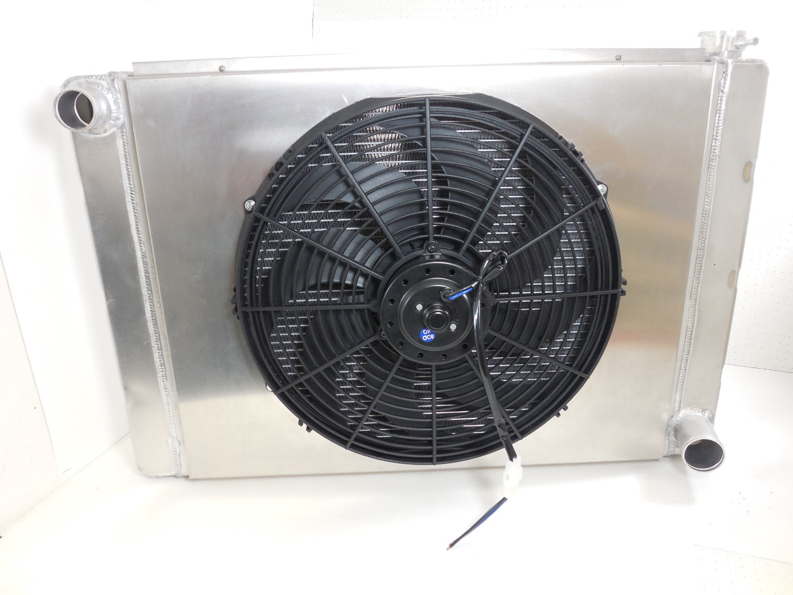 Racing Power Company R1053 Universal(single-pass)radiator and cooling fan (a)