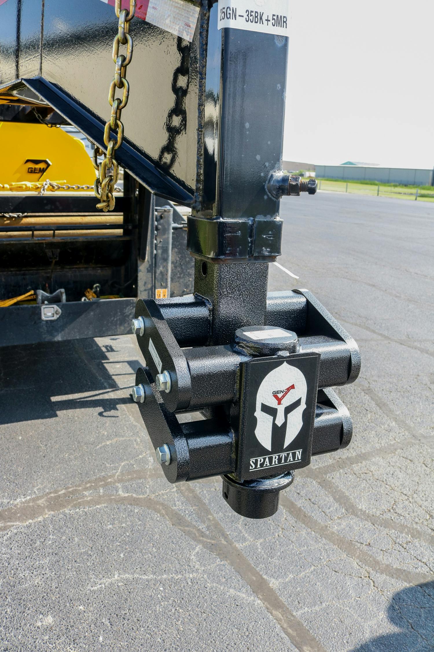 GEN-Y Hitch GH-7042 Spartan Torsion Flex Manual Latch 5in Offset 4in Round Tube Gooseneck