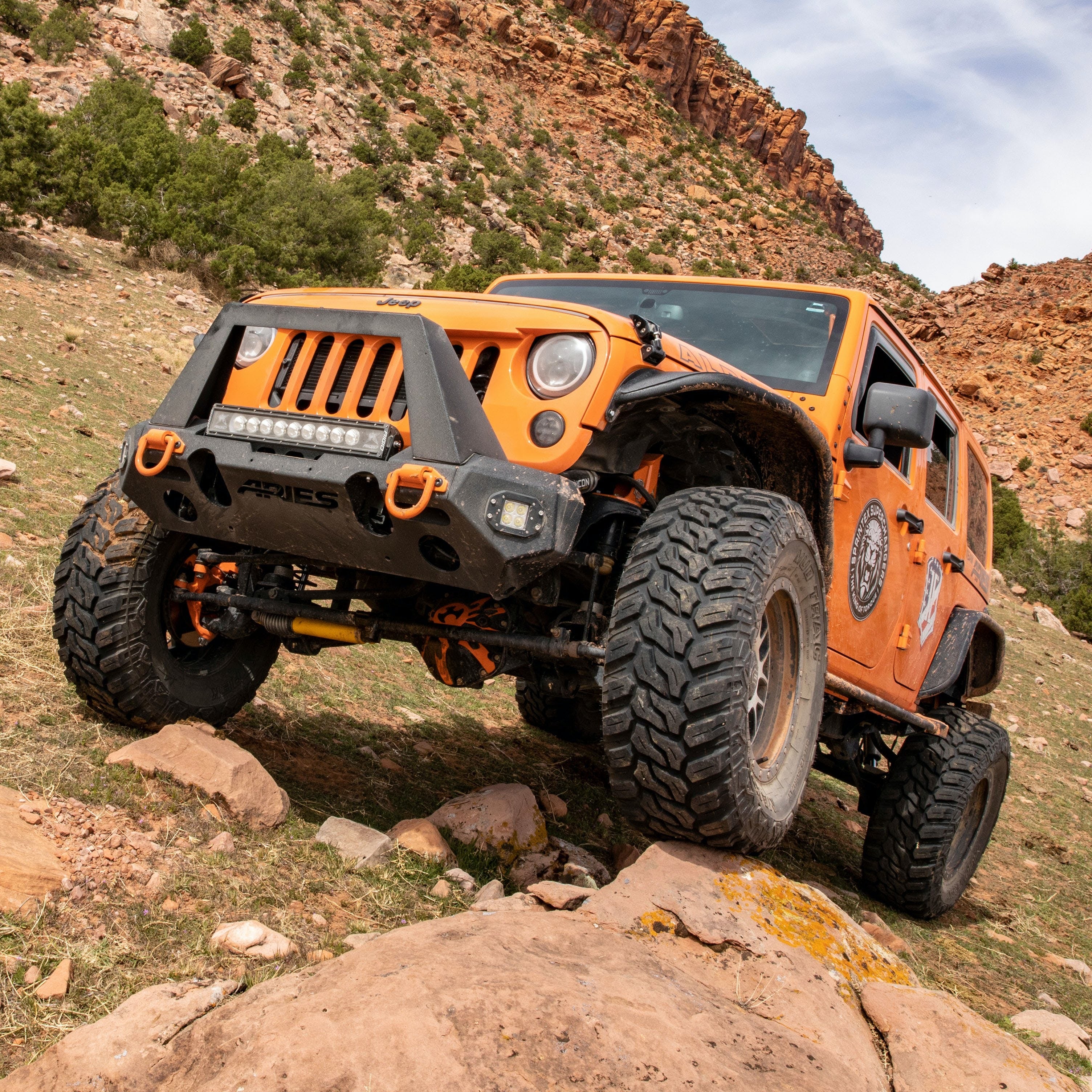 ARIES 2081200 TrailChaser Jeep Wrangler, Gladiator Steel Front Bumper Corners with LEDs