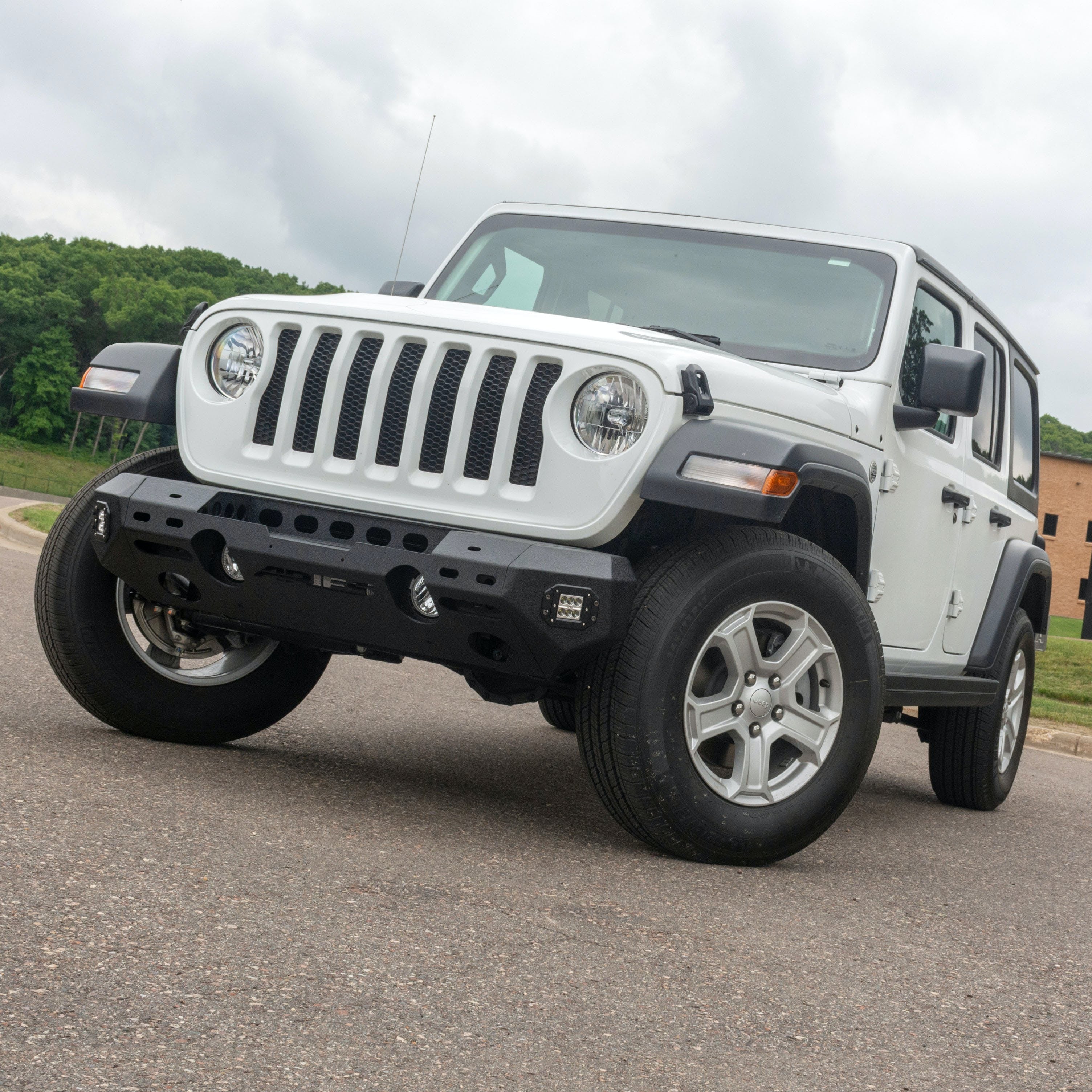 ARIES 2082075 TrailChaser Jeep Wrangler JL, Gladiator Aluminum Front Bumper (Option 5)