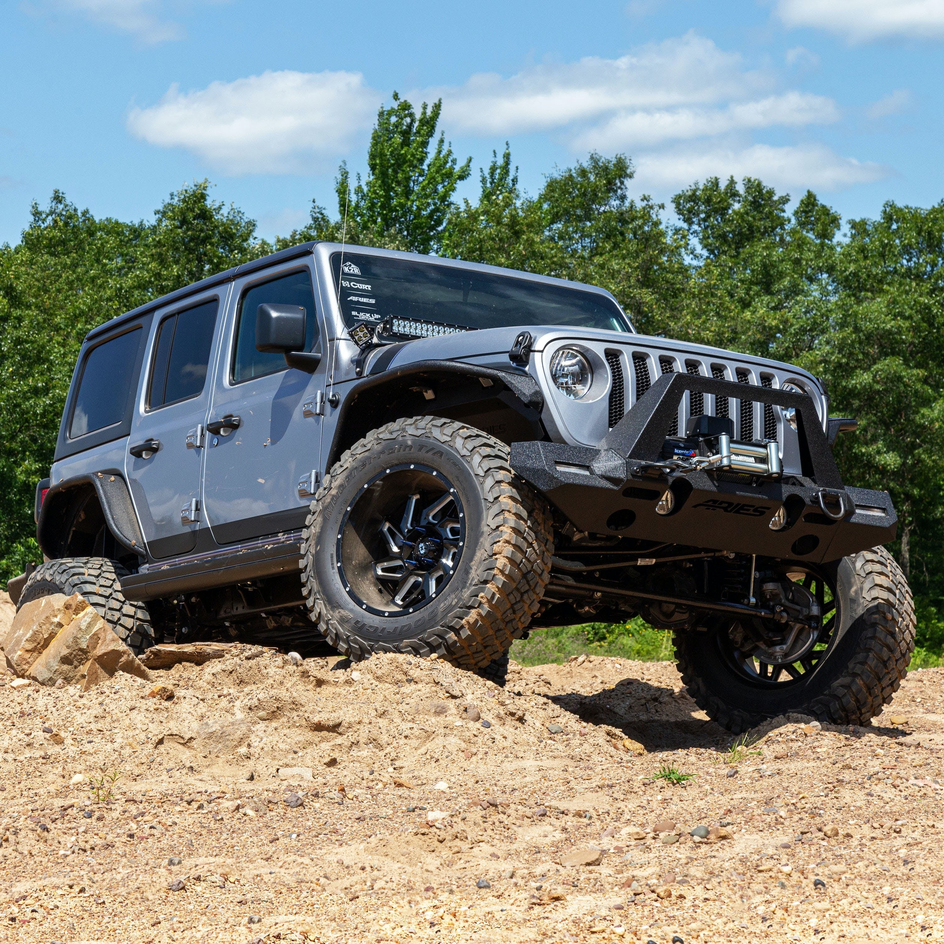 ARIES 2082087 TrailChaser Jeep JL, Gladiator Front Bumper with Fender Flares (Option 9)