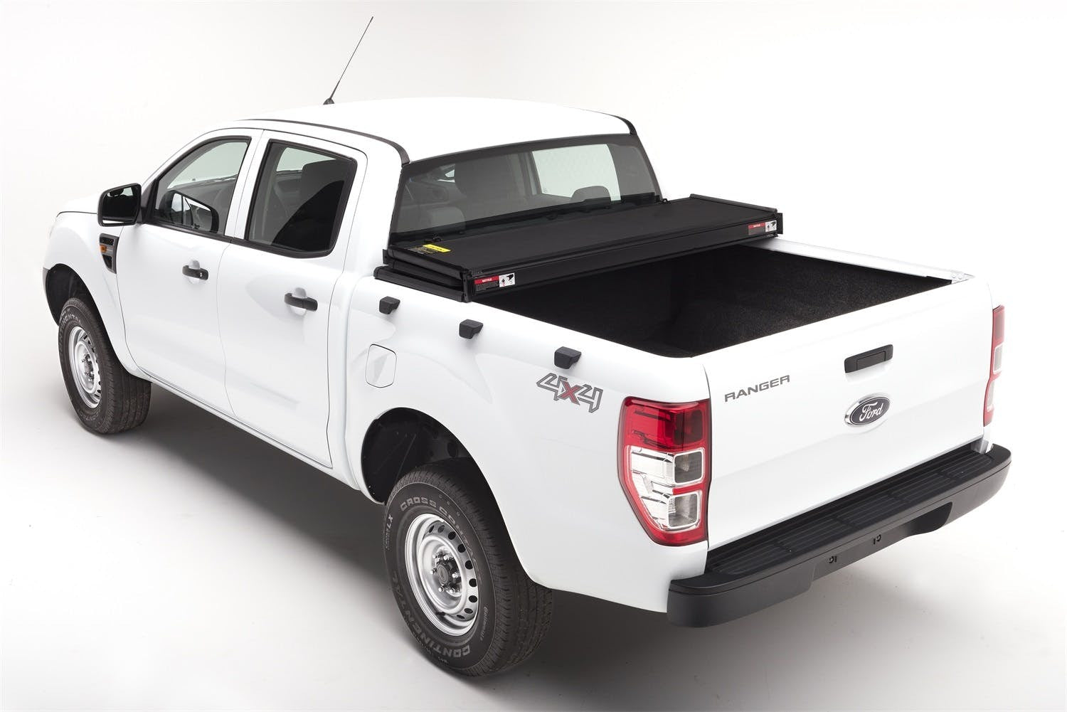 Extang 83890 Solid Fold 2.0 Tonneau Cover