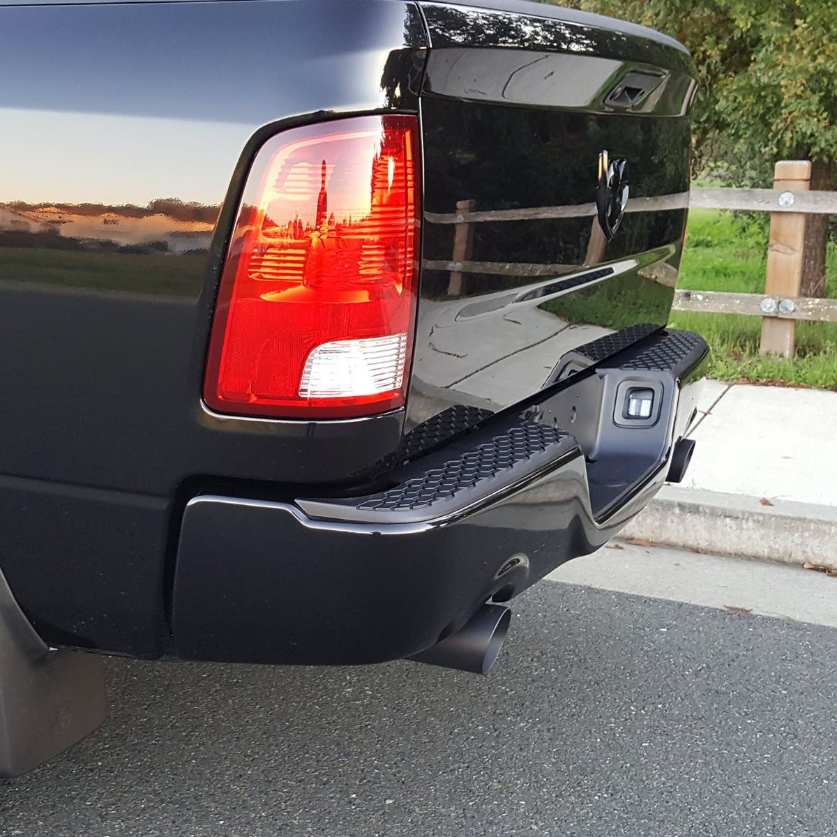 Flowmaster 15356B 09-18 RAM TRUCK TIP, CLAMP ON, BLACK, PA