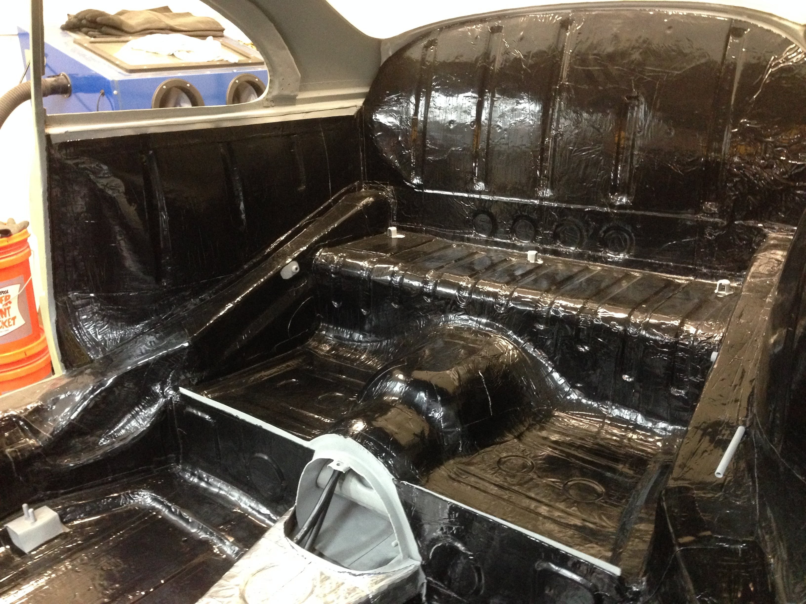 Hushmat 10400 Floor/Dash Kit has 20 black sheets of 12x23 in Ultra. Total 38.7 sqft.