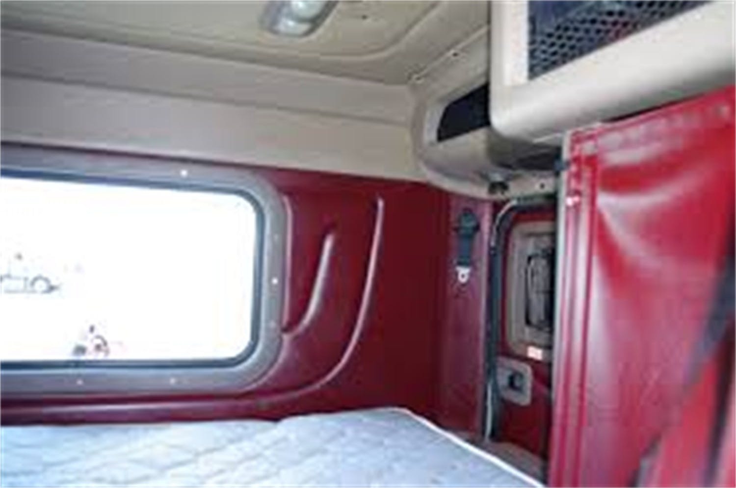 Hushmat 81101 Heavy duty FlatTop 36 in truck insulation kit for floor only.