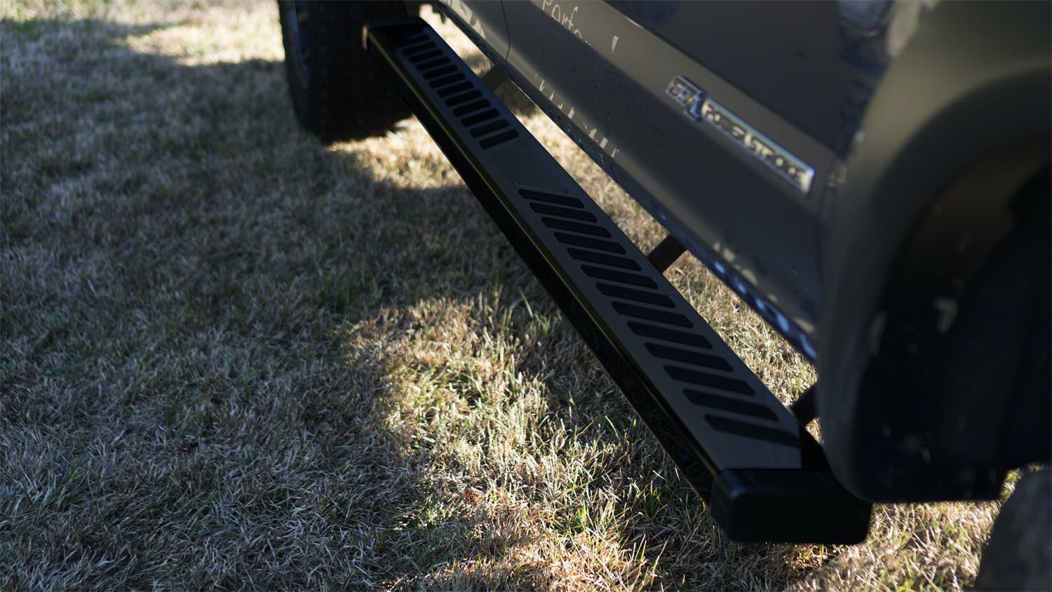 LUND 28565021 Summit Ridge 2.0 Running Board, Black SUMMIT RIDGE 2.0 BLACK