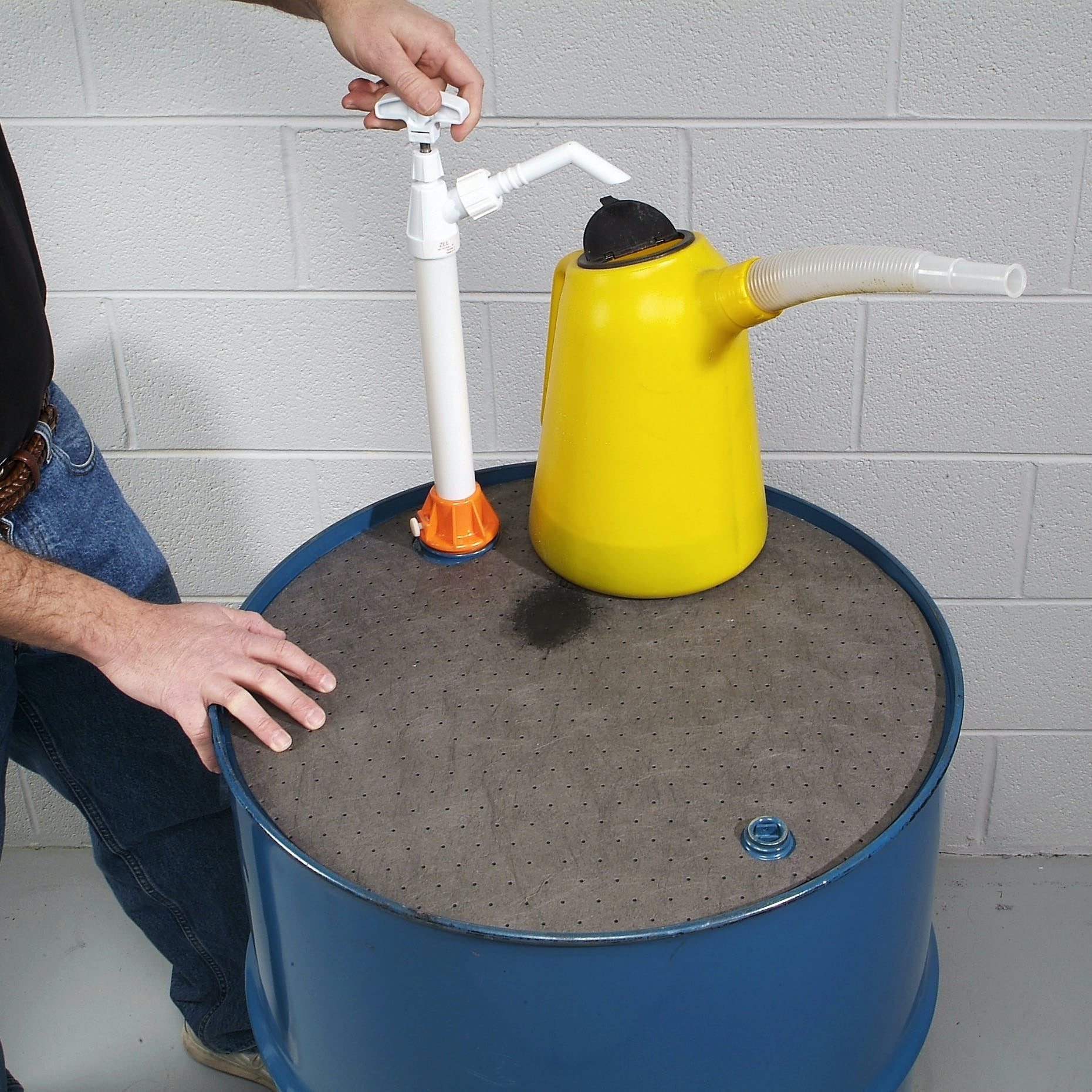 New Pig Corporation 25103 PIG Universal Light-Weight Absorbent Drum-Top Pad 22 diameter 20/box
