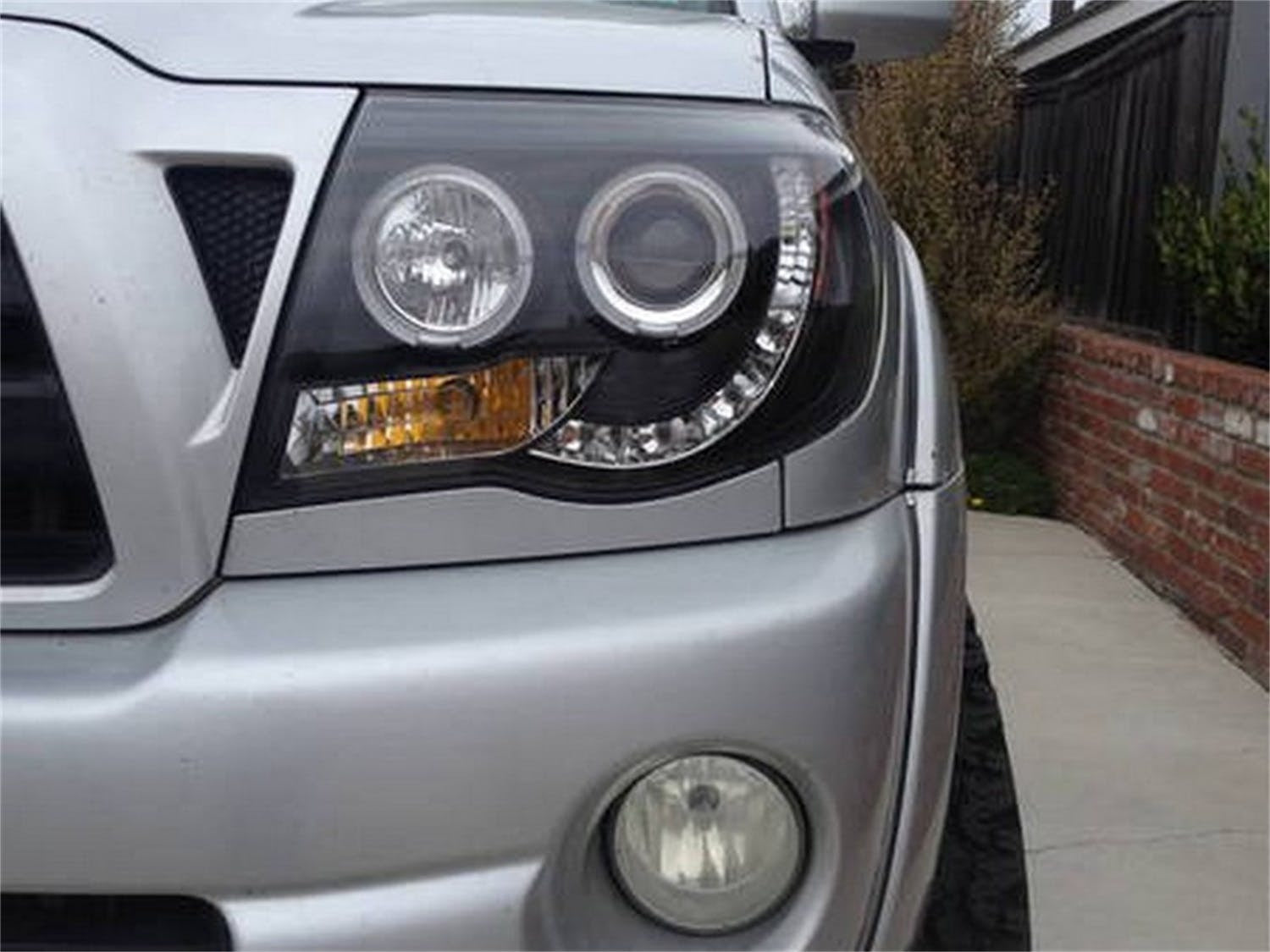 Spyder Auto 5011916 (Spyder) Toyota Tacoma 05-11 Projector Headlights-LED Halo-LED ( Replaceable LED