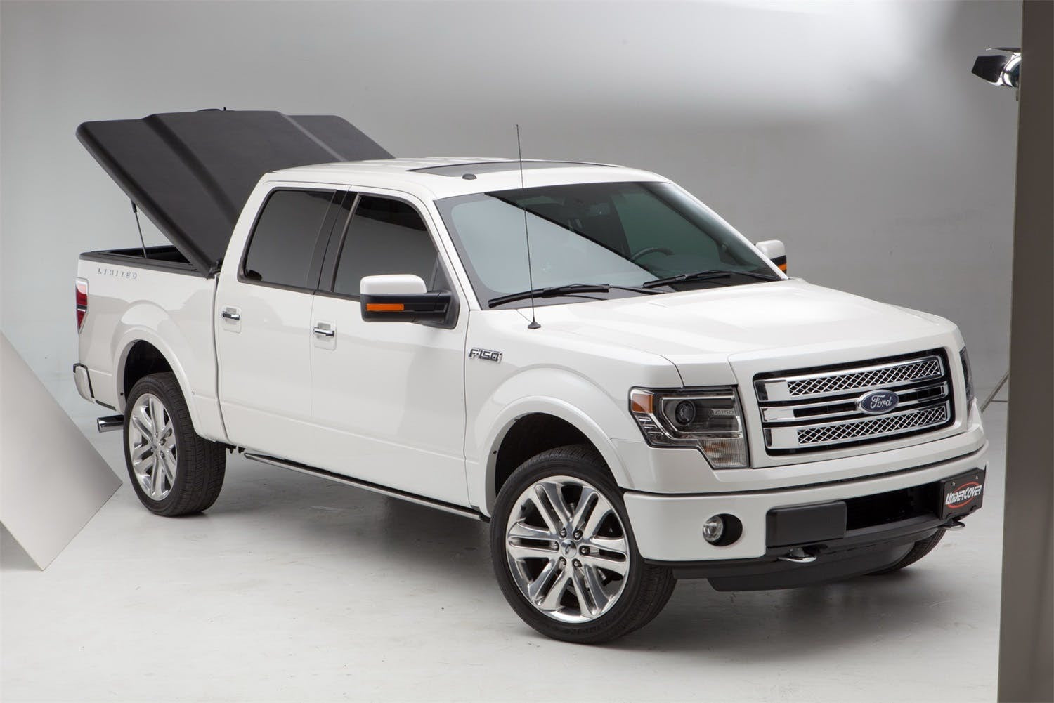 UnderCover UC3116S SE Smooth Tonneau Cover, Smooth Paintable