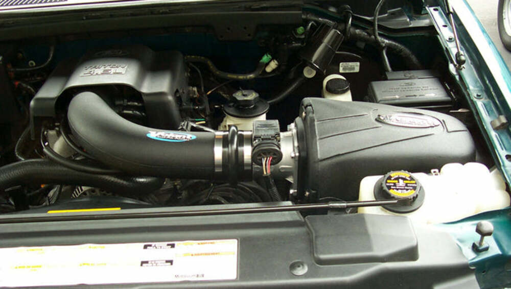 Closed Box Air Intake w/Powercore Filter 96-04 F-150/Expedition/Navigator Volant