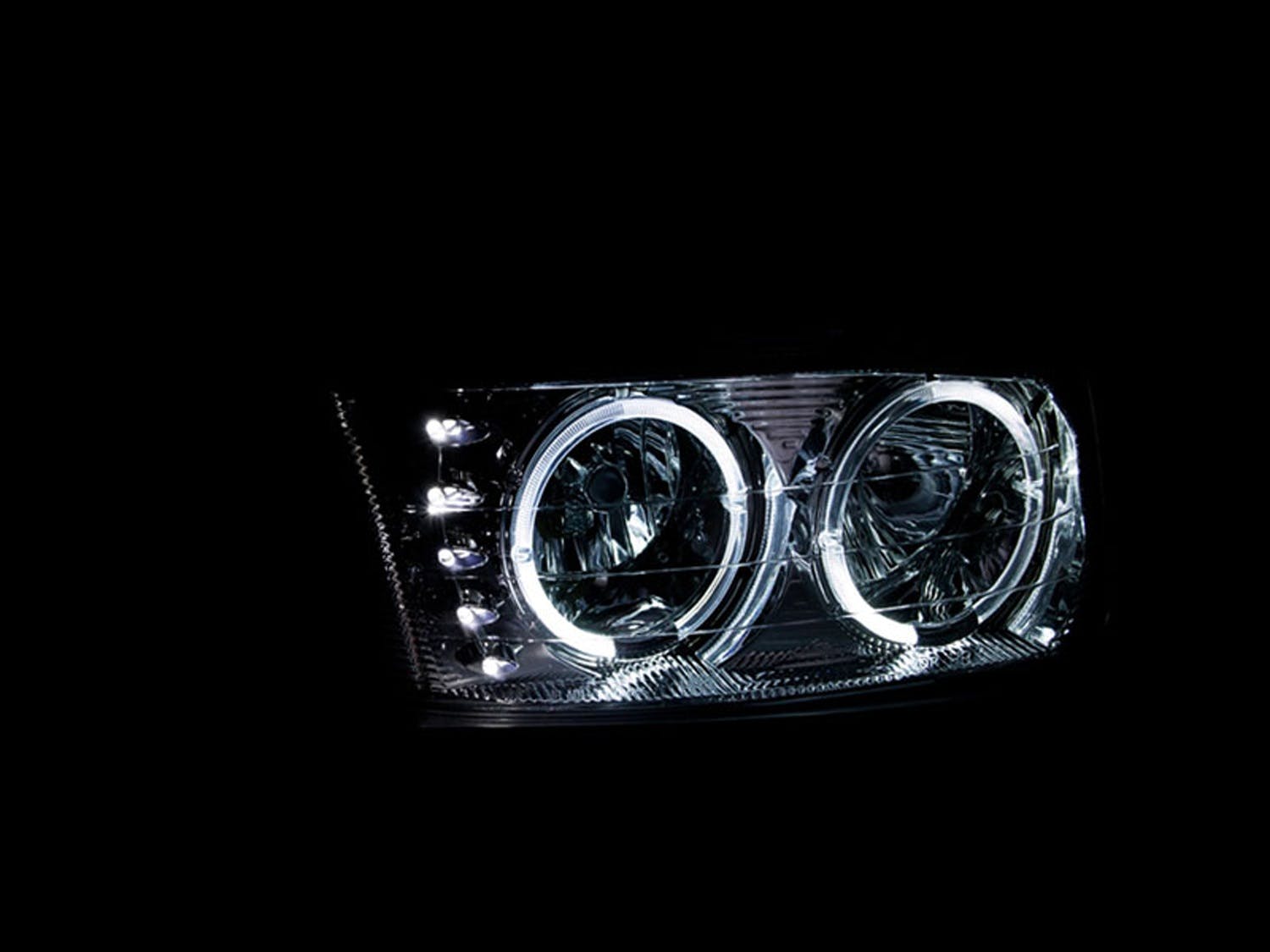 AnzoUSA 111208 Crystal Headlights with Halo and LED Chrome