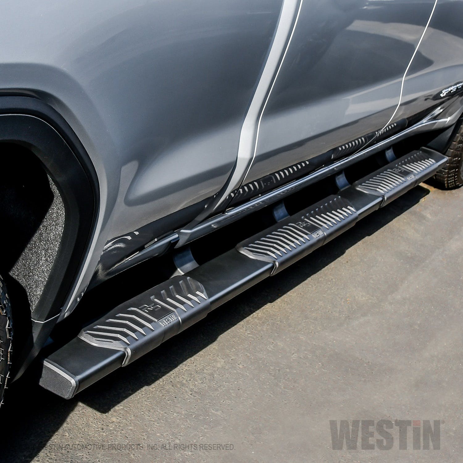 Westin Automotive 28-534695 R5 M-Series Wheel-to-Wheel Nerf Step Bars Black