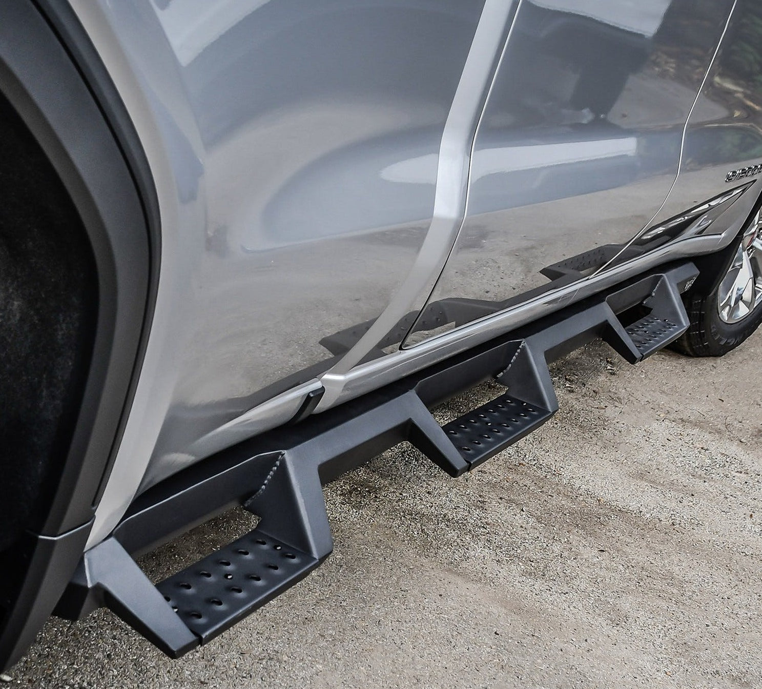Westin Automotive 56-534695 HDX Drop Wheel-to-Wheel Nerf Step Bars Textured Black