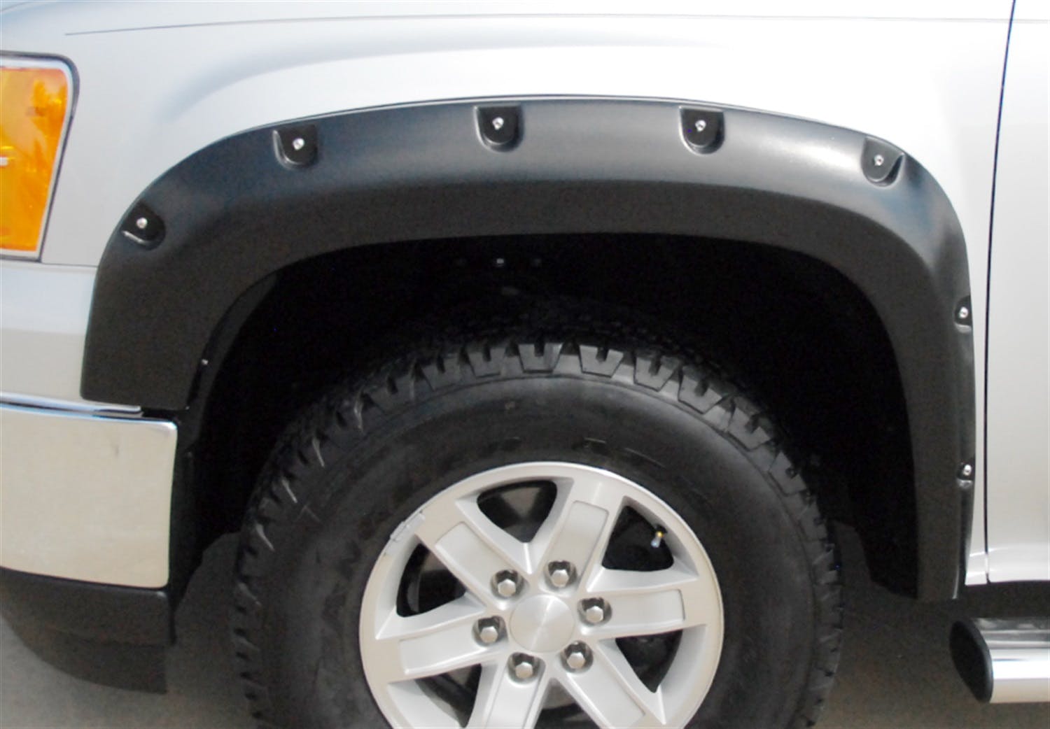 LUND RX109S RX-Style Fender Flares 4pc Smooth RX-RIVET STYLE 4PC SMOOTH