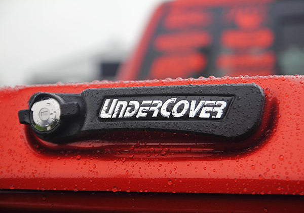 UnderCover UC4148L-1D6 Elite LX Tonneau Cover, Silver Sky