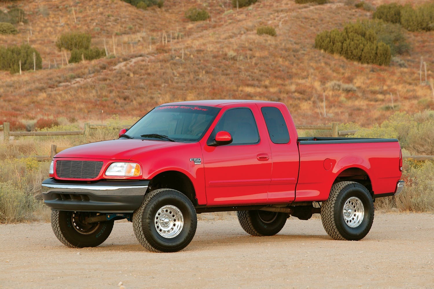Fabtech K2008 7.5in. PERF SYS W/PERF SHKS 97-03 FORD F150/04 HERITAGE 2WD TRUCK 5 LUG/F250 7 L