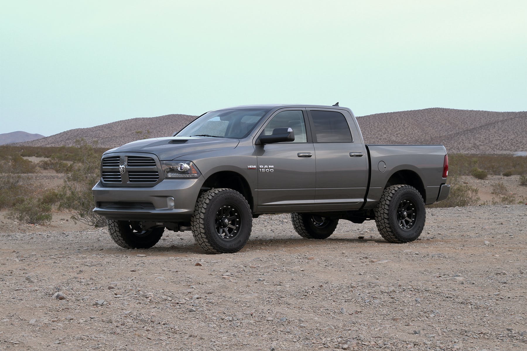 Fabtech K3055M 6in. BASIC SYS W/STEALTH 2013-14 RAM 1500 4WD