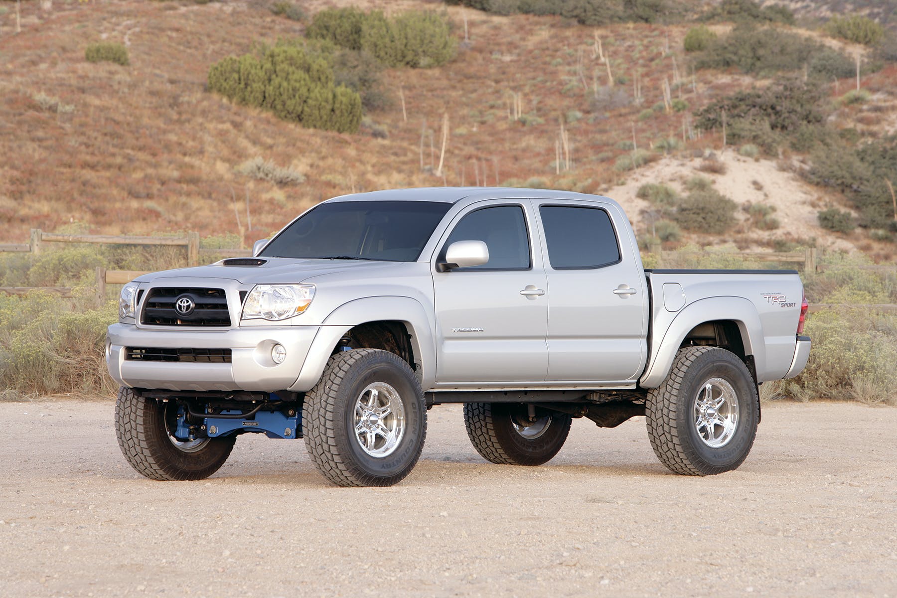 Fabtech K7020DL 6in. PERF SYS W/DLSS 2.5 C/Os/RR DLSS 05-13 TOYOTA TACOMA 4WD/2WD 6 LUG MODELS
